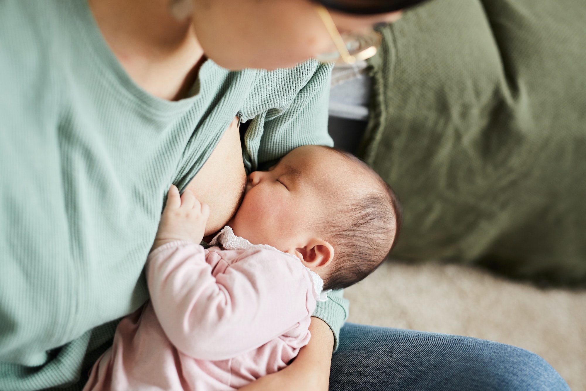 How to Combine Breastfeeding and Pumping